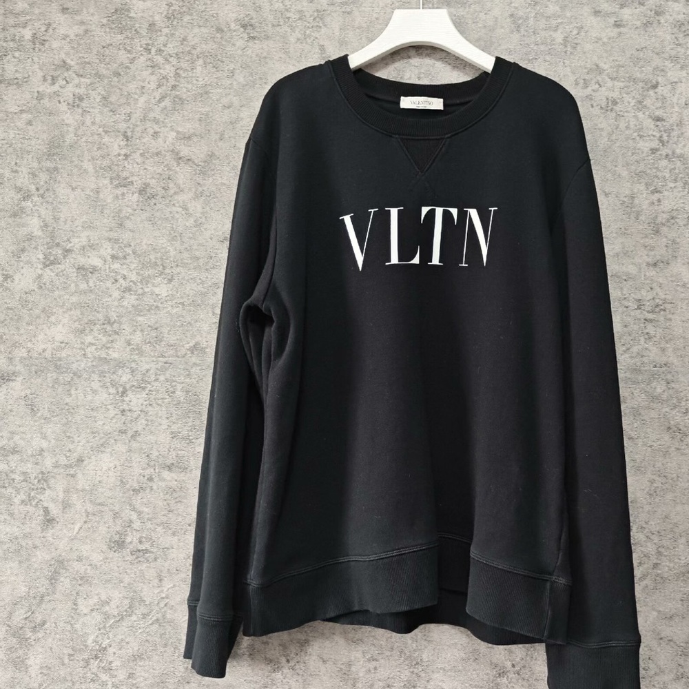 🚩steal authentic Valentino Black Sweater with White Logo
